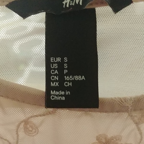 Mesh embroidered scalloped top - Picture 8 of 8